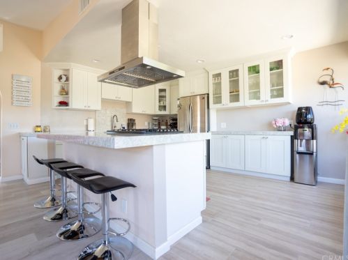 735 Newhope St, Santa Ana, CA 92703-2546