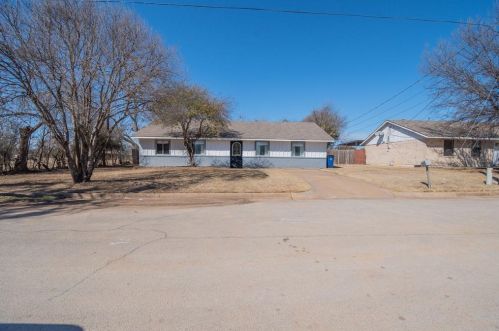 414 Kinson St, Granbury, TX 76048-1503