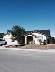 2256 Adrian Ave, Fresno, CA 93727-5271