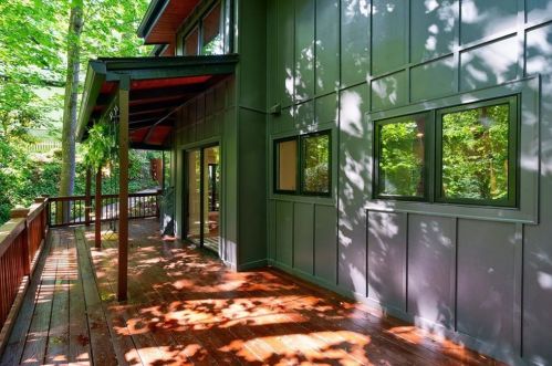 620 Colebrook Ct, Atlanta GA  30327-4710 exterior