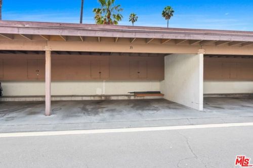 990 Citron St, Anaheim CA  92805-1709 exterior