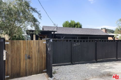 19751 Grand View Dr, Topanga, CA 90290-3313