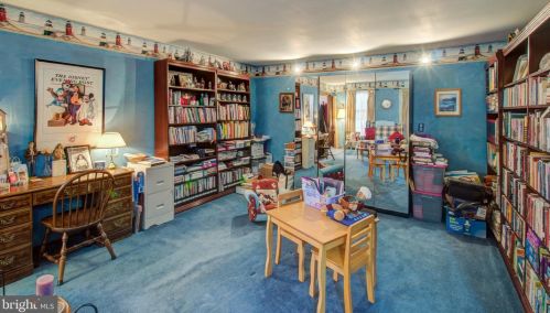 11 Cavalier Dr, Trenton NJ  08619-1357 exterior