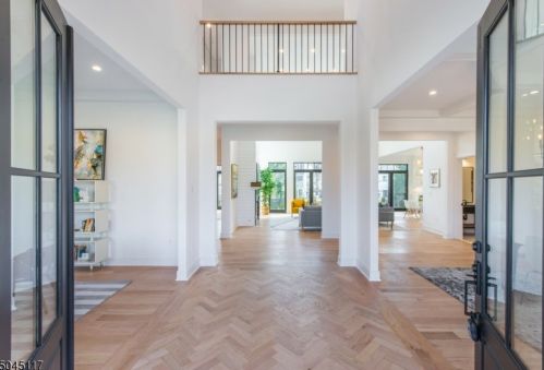 9 Capron Ln, Montclair, NJ 07043-2501
