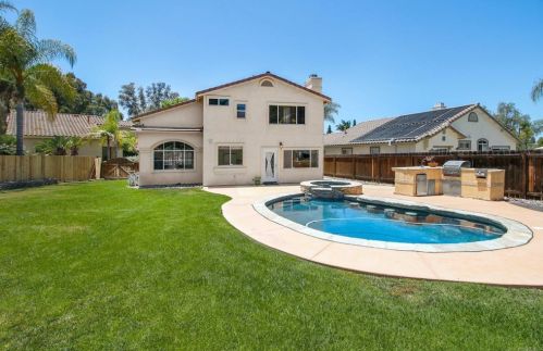 804 Gallery Dr, Oceanside, CA 92057-6256