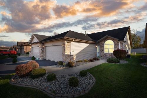 451 Cochran Dr, Crown Point, IN 46307-2367