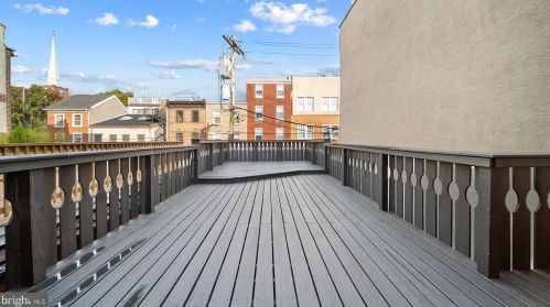 512 4 St, Philadelphia PA 19133-3105 exterior