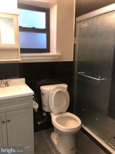 980 5th St, Philadelphia PA  19123-1402 exterior