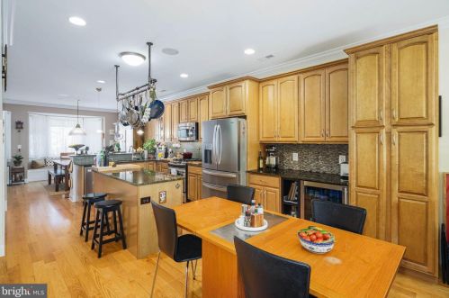 809 20 St, Philadelphia PA 19130-2025 exterior