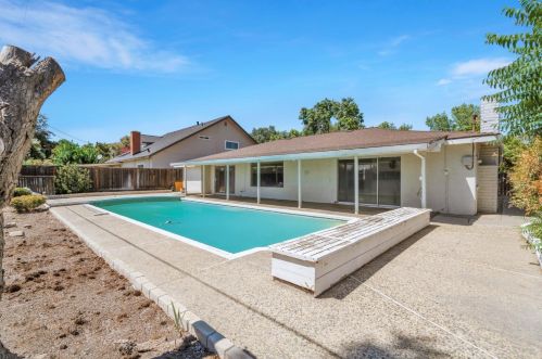 945 Madison Ave, Los Banos CA 93635-4820 exterior