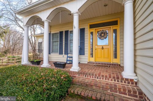 874 Pheasant Hill Rd, Summit Point WV  25446-3634 exterior