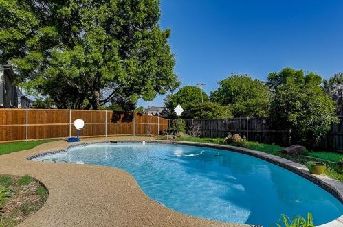1521 Lindby Dr, Lewisville TX  75028-3624 exterior
