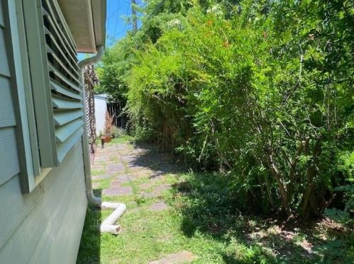 119 Barracuda Ave, Galveston, TX 77550-3220