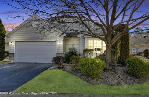 52 Drayton Rd, Lakehurst, NJ 08759-6052