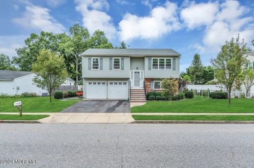 20 Pine Needle St, Wall Township NJ  07731-2654 exterior