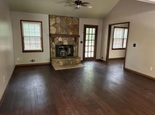 5702 Port Dr, Buford, GA 30518-2065