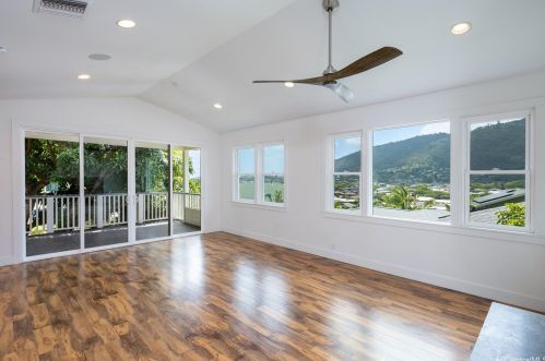 3106 Lanikaula St, Honolulu, HI 96822-1555