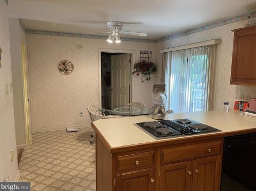 112 Bentley Ln, Lancaster PA  17603-6223 exterior