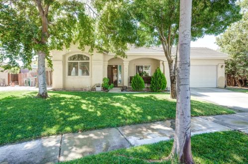 1816 Claremont Dr, Los Banos, CA 93635-5366