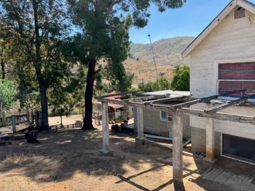 2270 Mt Vernon Ave, Riverside CA  92507-4624 exterior