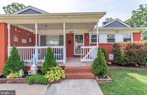 1907 York Dr, Woodbridge, VA 22191-2430