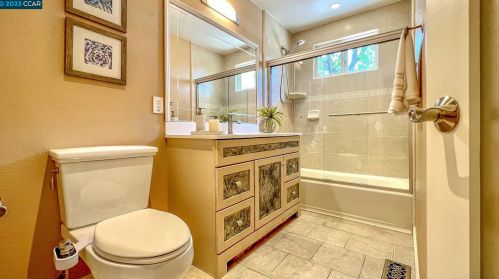 2031 Hoover Ave, Concord CA  94523-4621 exterior