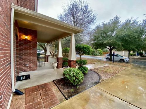 124 Hometown Pkwy, Uhland TX  78640-5710 exterior