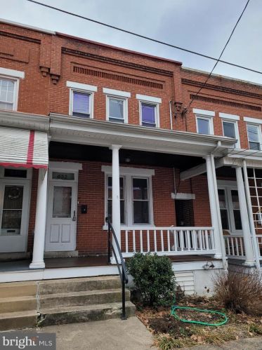 632 Pine St, Lancaster PA  17603-2824 exterior