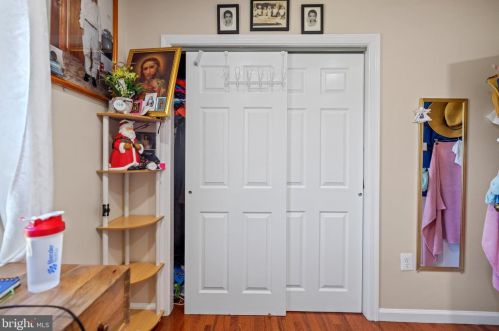 7319 Beverly Park, Springfield VA  22150-3162 exterior