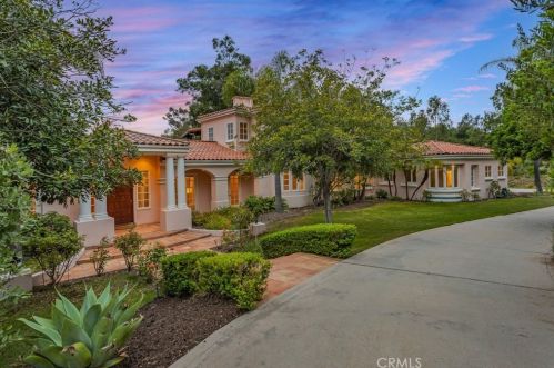 606 Rolling Hills Rd, Vista, CA 92081-7502