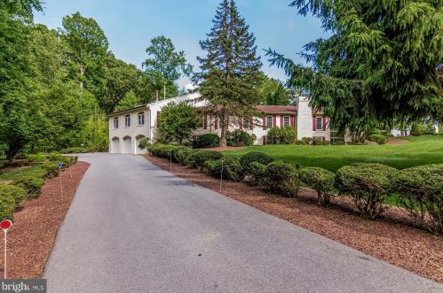 17936 Pond Rd, Ashton, MD 20861-9756