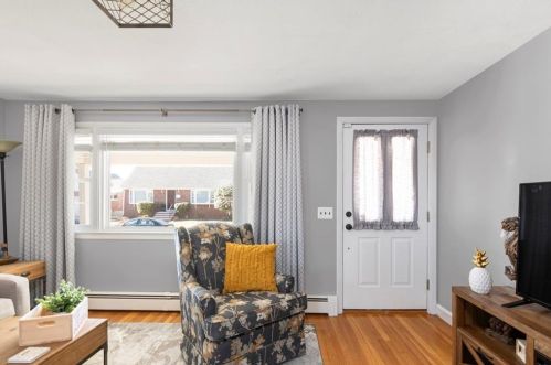 6 Meadow Ave, Providence, RI 02911-3161