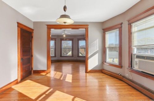 320 Olivia St, Derby CT  06418-1528 exterior