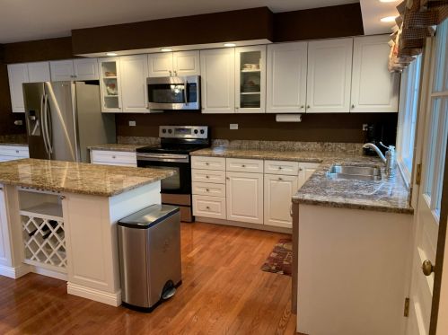 5 Court Of Fox River Vly, Half Day, IL 60069-3212