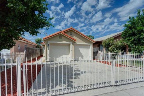 15337 Oliva Ave, Paramount, CA 90723-4638