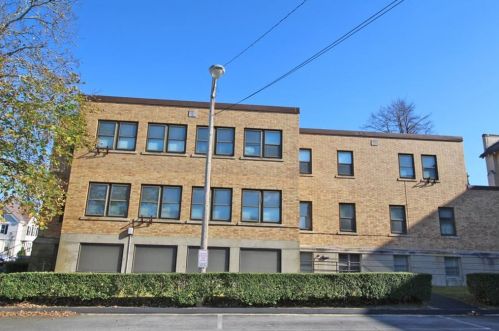 2 Eastnor Rd, Middletown, RI 02840-3840