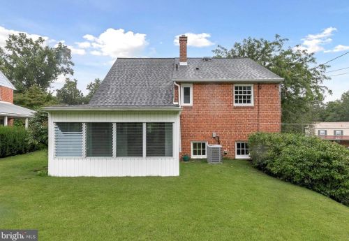 8421 Chippewa Rd, Philadelphia PA 19128-1206 exterior