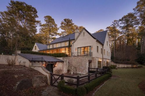 3994 Emma Ln, Atlanta GA  30342-3835 exterior