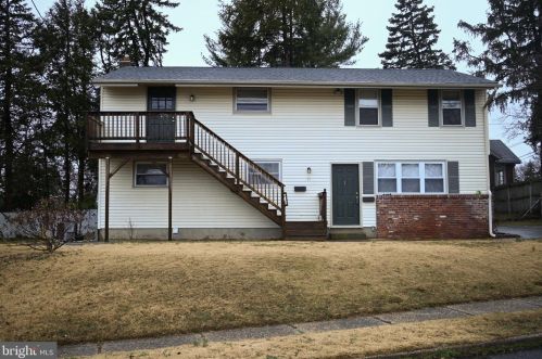 11 Railroad Ave, Runnemede, NJ 08078-1647