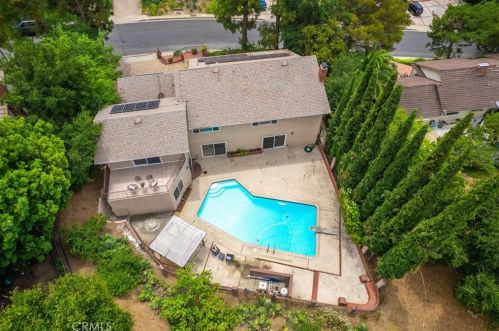 231 Sleepy Holw Dr, Glendale CA 91206-4727 exterior