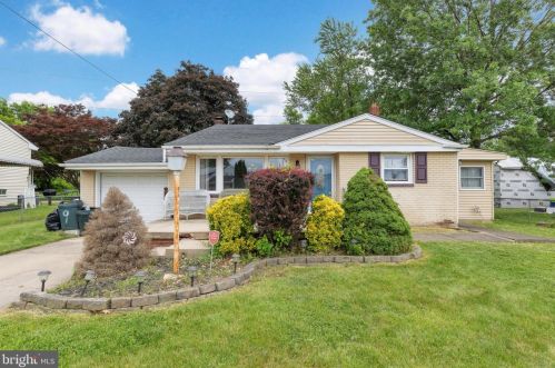 9 Rockville Dr, Gloucester, NJ 08031-1134