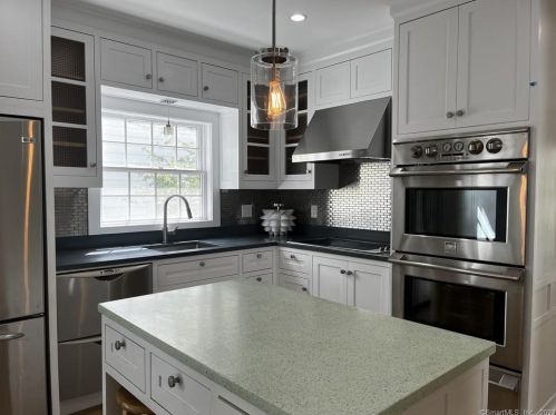 53 Mead Ave, Greenwich CT  06830-6812 exterior