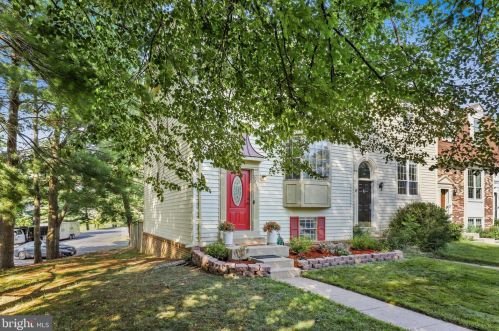 9855 Burke Pond Ct, Springfield, VA 22015-2951