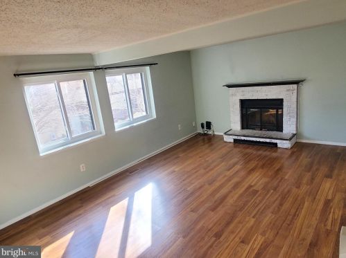 5813 Oak Ladder Ct, Springfield VA  22015-2327 exterior
