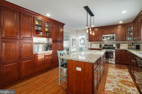 834 Edge Park Dr, Tavistock NJ 08033-1022 exterior