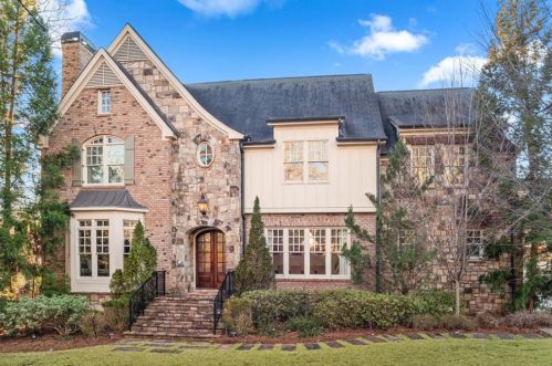 15 Glen Oaks Dr, Atlanta, GA 30327-4713