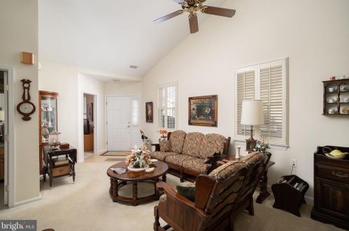 173 Meadowlark Dr, Trenton NJ  08690-3545 exterior