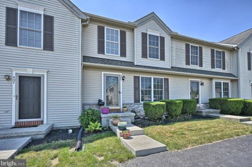405 Banyan Circle Dr, Lancaster, PA 17603-4491