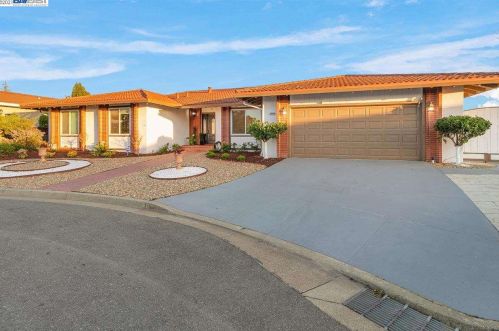 26934 Claiborne Ct, Hayward, CA 94542-1704