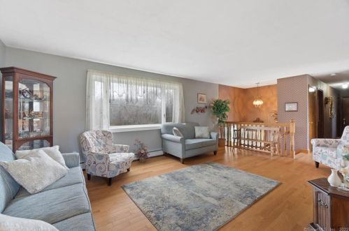 33 Salem Ridge Dr, Colchester, CT 06420-3620